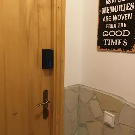 Happy House Апартаменты Эгерсалок